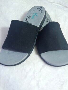 Yuu Black Slide Sandals for Women - Comfortable Everyday Slides Size 7.5